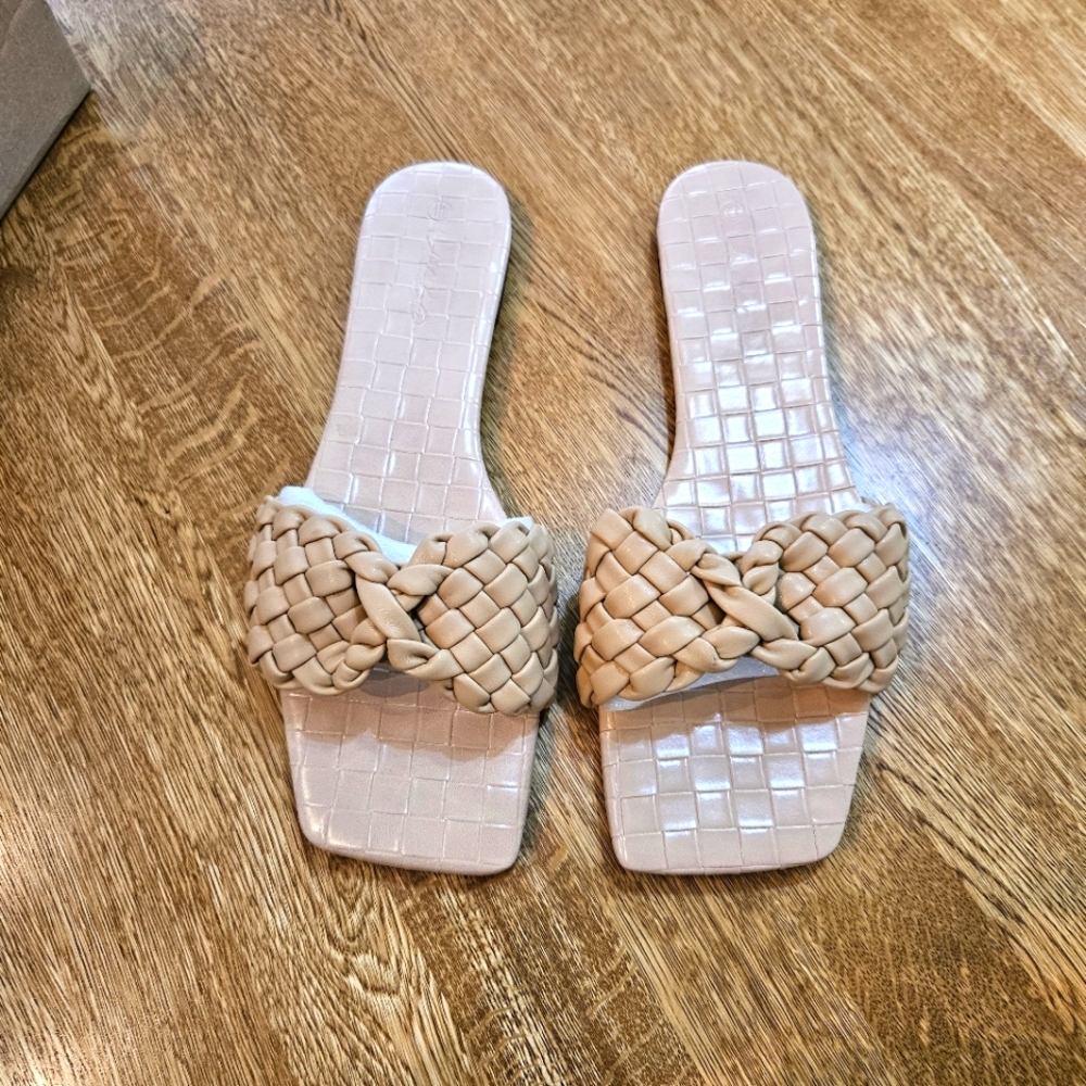 Elegant Woven Slide Sandals - Cream, NIB, SZ 11
